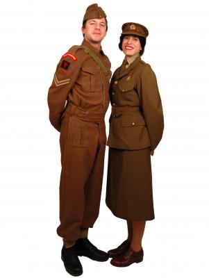 c136-wwII-army-couple